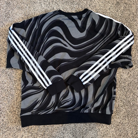 Adidas Black and Gray Crewneck - Picture 4 of 4